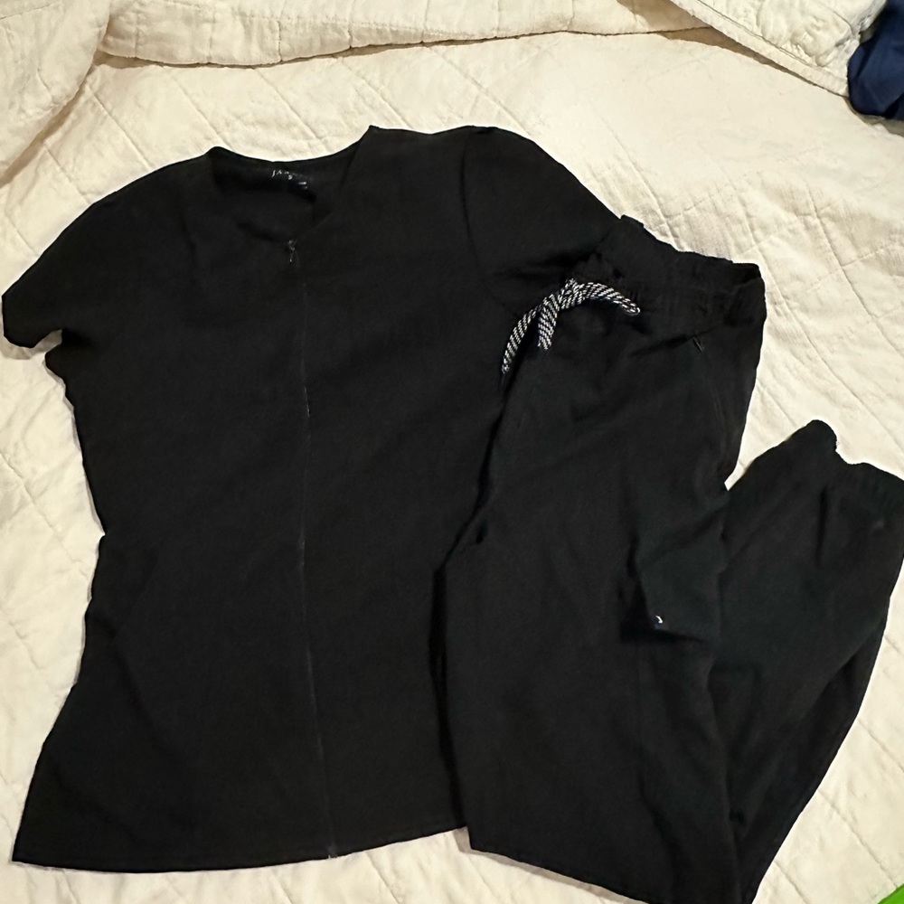 Jaanuu scrub set